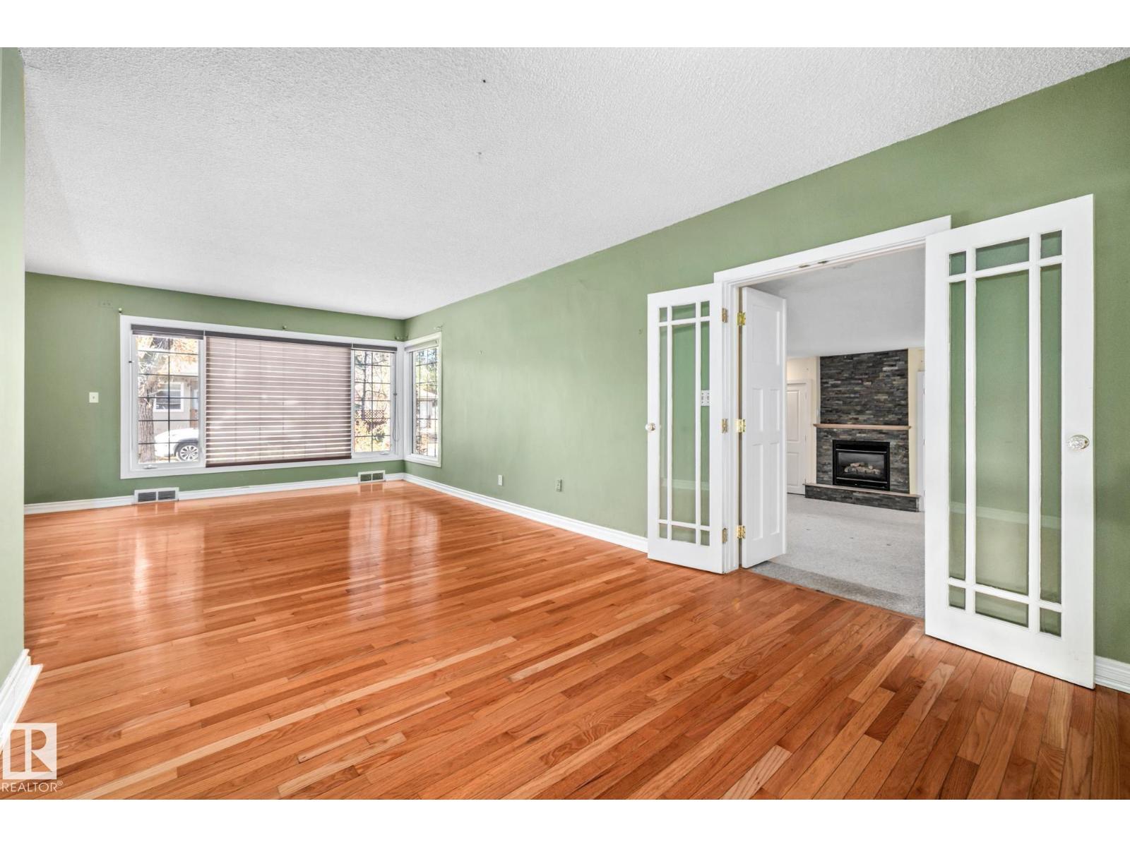 Property at 10405 GLENORA CR NW image 5