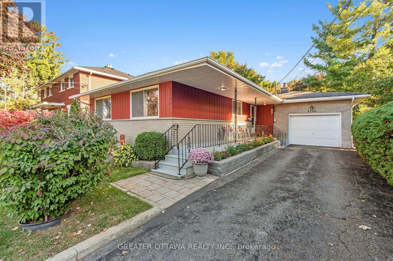 2200 Flower Avenue, Ottawa, Ontario  K2B 7A8 - Photo 1 - X12468387