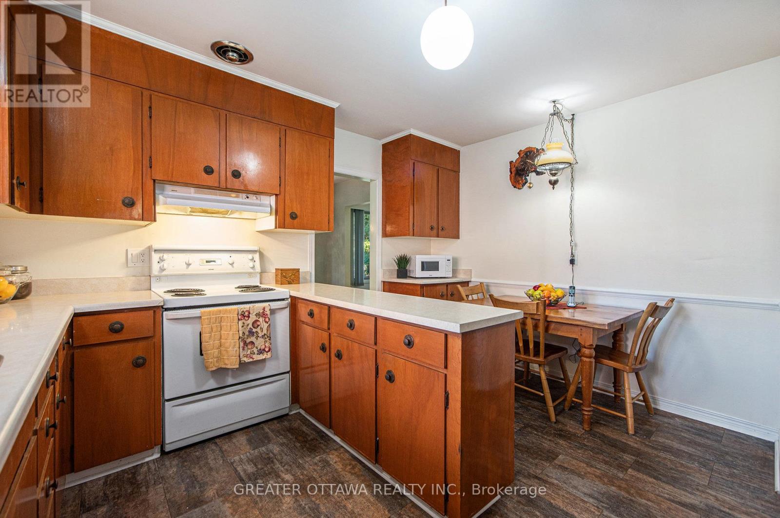 2200 Flower Avenue, Ottawa, Ontario  K2B 7A8 - Photo 6 - X12468387