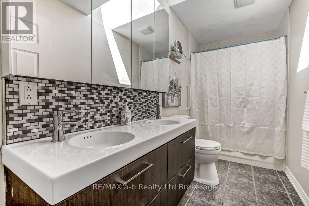 1035 Devonshire Avenue, Woodstock, Ontario  N4S 5S1 - Photo 23 - X12468409