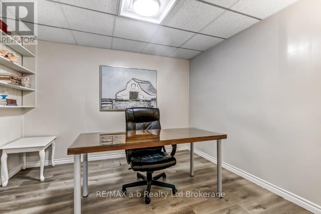 1035 Devonshire Avenue, Woodstock, Ontario  N4S 5S1 - Photo 37 - X12468409