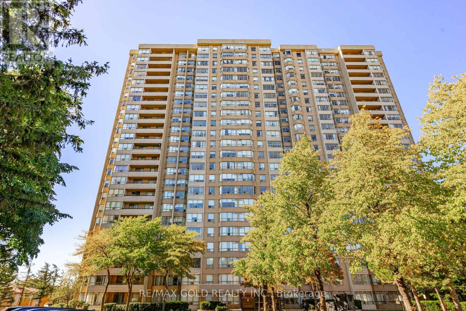 403 - 30 Malta Avenue, Brampton, Ontario  L6Y 4W6 - Photo 2 - W12467977