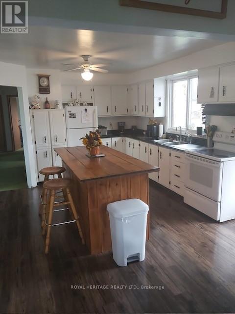 940 Portage Road, Kawartha Lakes, Ontario  K0M 2B0 - Photo 11 - X12464452