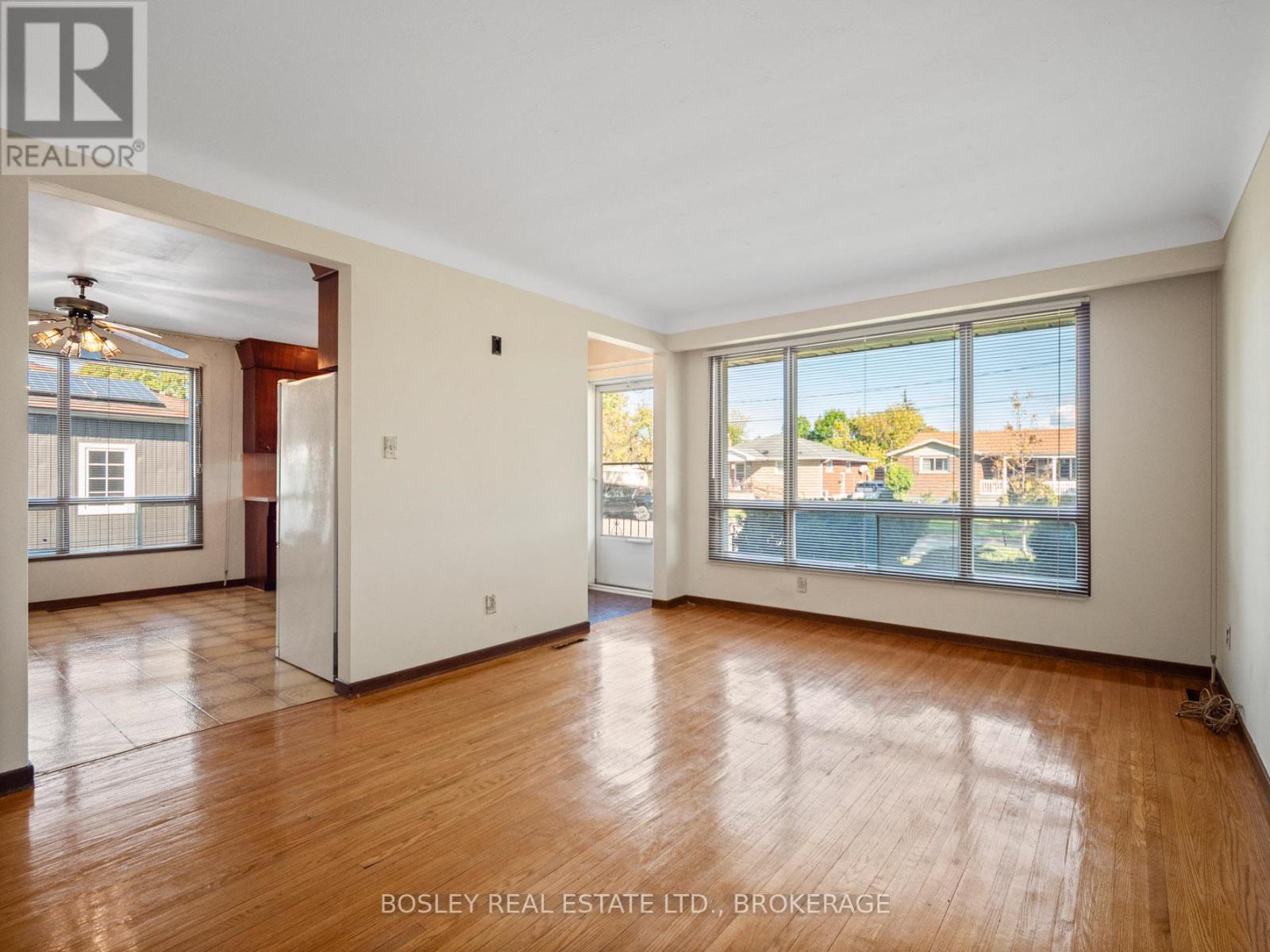 276 Gross Avenue, Welland, Ontario  L3C 2V2 - Photo 2 - X12468449