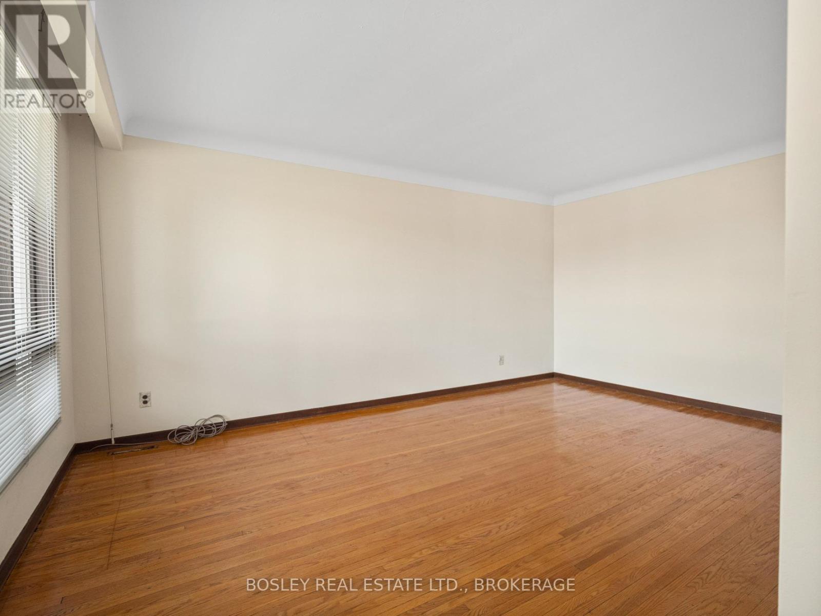 276 Gross Avenue, Welland, Ontario  L3C 2V2 - Photo 4 - X12468449