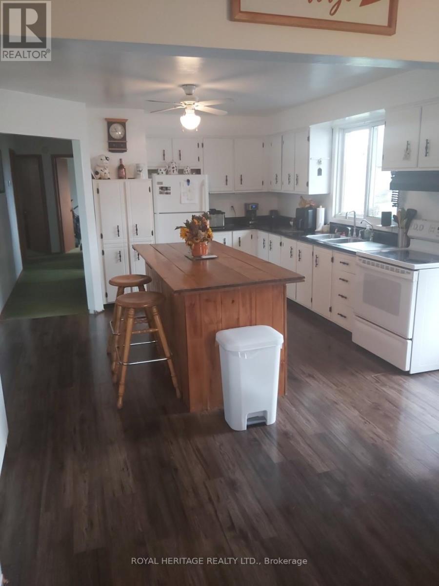 940 Portage Road, Kawartha Lakes, Ontario  K0M 2B0 - Photo 10 - X12464452