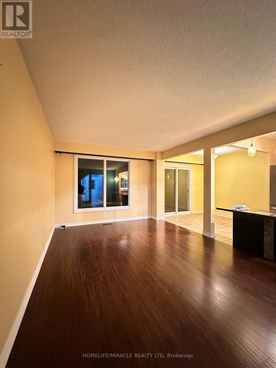 238 Royal Salisbury Way, Brampton, Ontario  L6V 3H4 - Photo 5 - W12467948