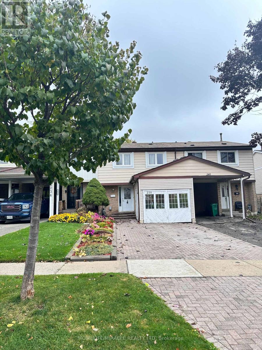 238 Royal Salisbury Way, Brampton, Ontario  L6V 3H4 - Photo 2 - W12467948