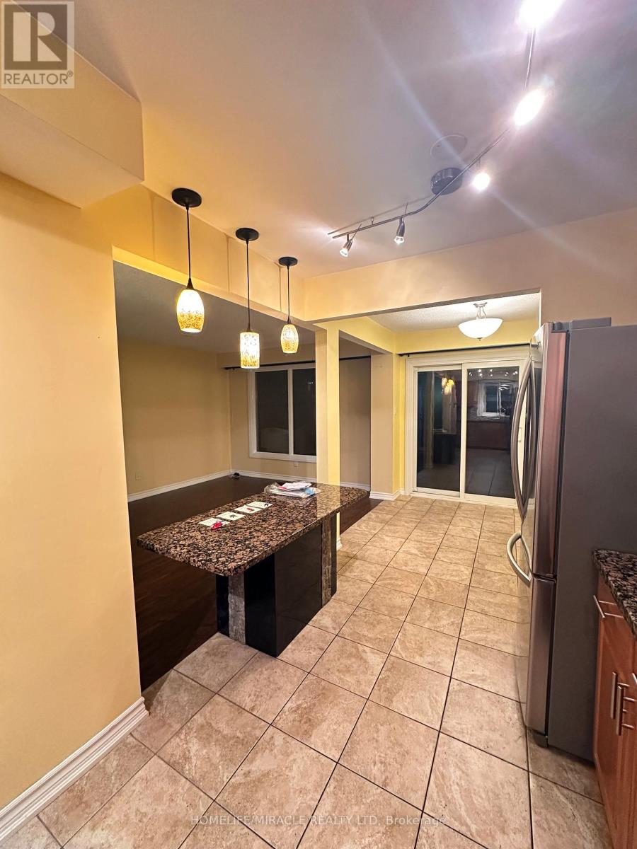238 Royal Salisbury Way, Brampton, Ontario  L6V 3H4 - Photo 7 - W12467948