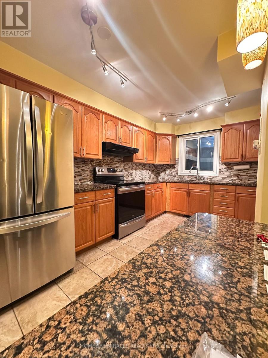 238 Royal Salisbury Way, Brampton, Ontario  L6V 3H4 - Photo 8 - W12467948