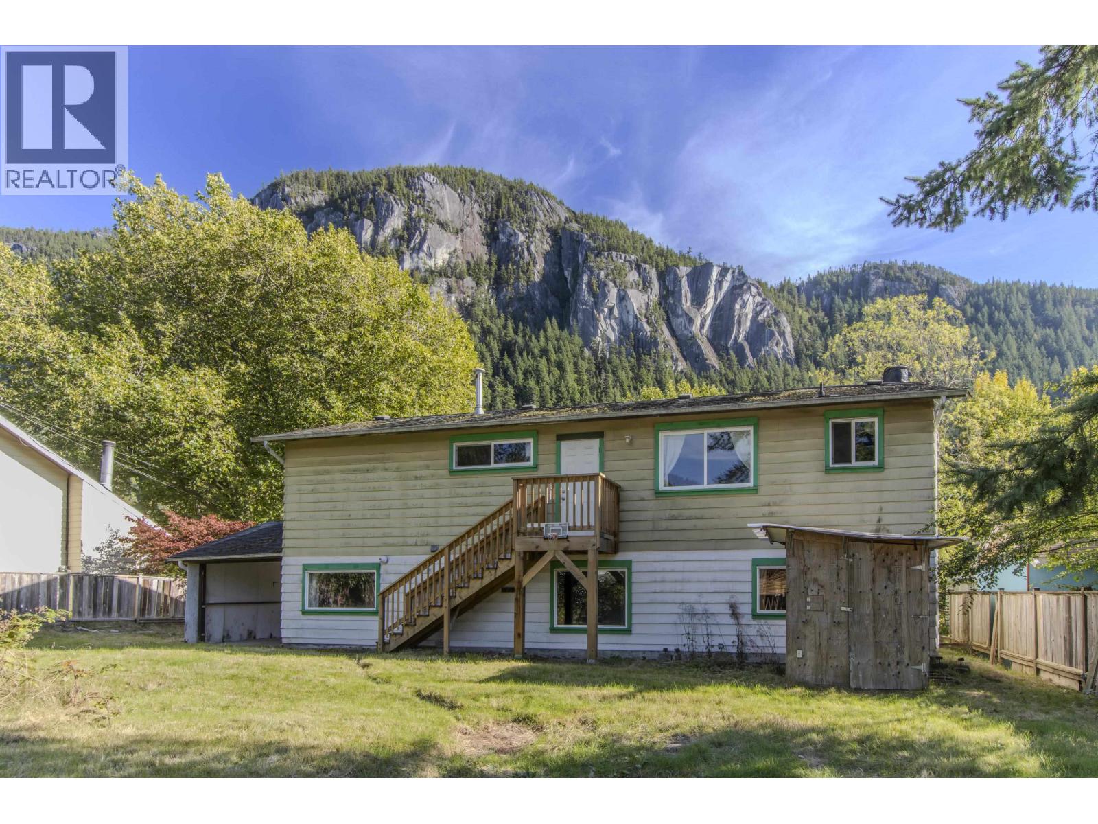 38183 Lombardy Crescent, Squamish, British Columbia  V8B 0X3 - Photo 2 - R3059497