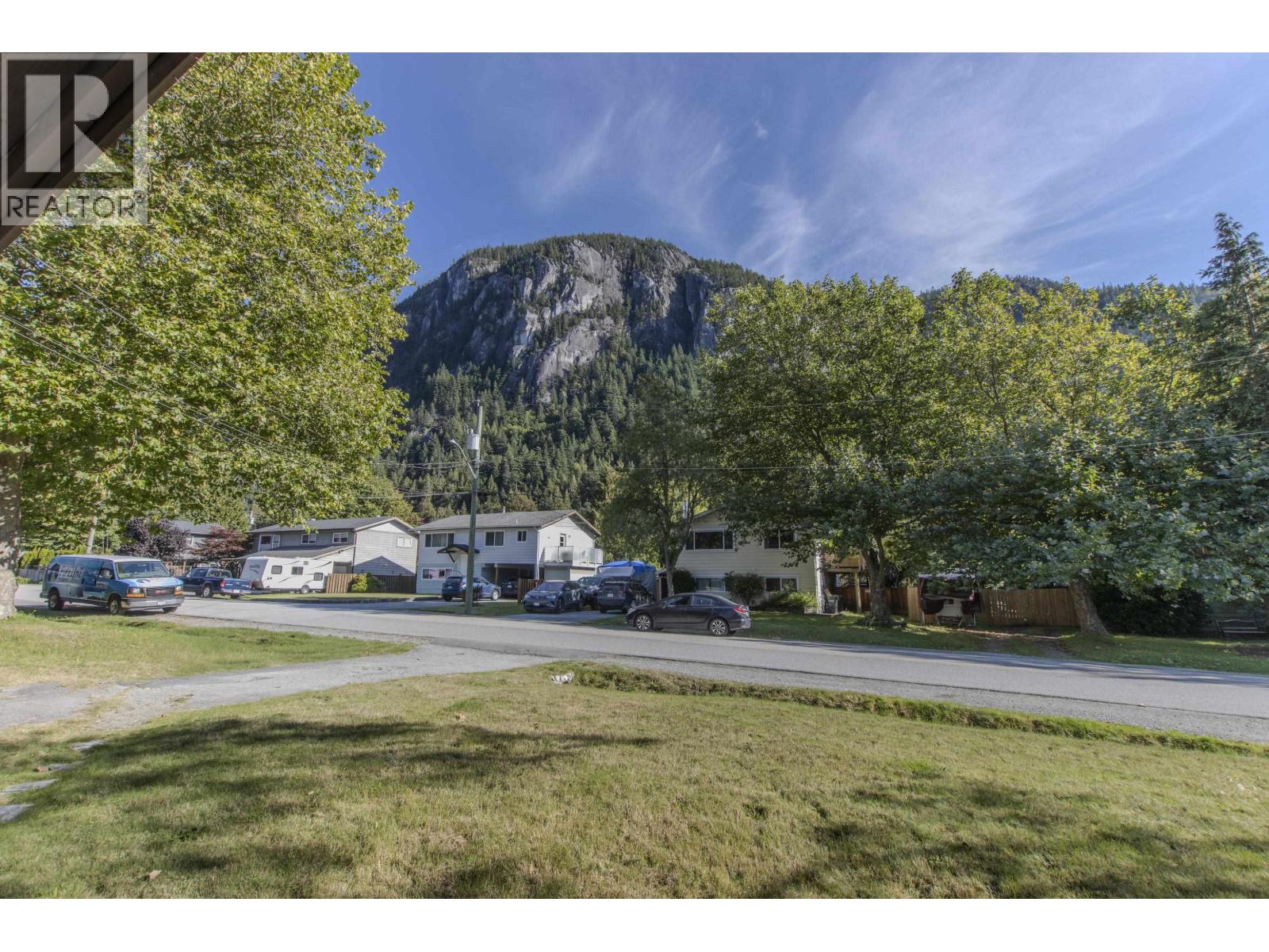 38183 Lombardy Crescent, Squamish, British Columbia  V8B 0X3 - Photo 5 - R3059497