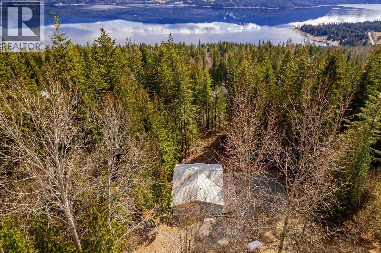 7430 Crowfoot Drive, Anglemont, British Columbia  V0E 1M8 - Photo 26 - 10366102
