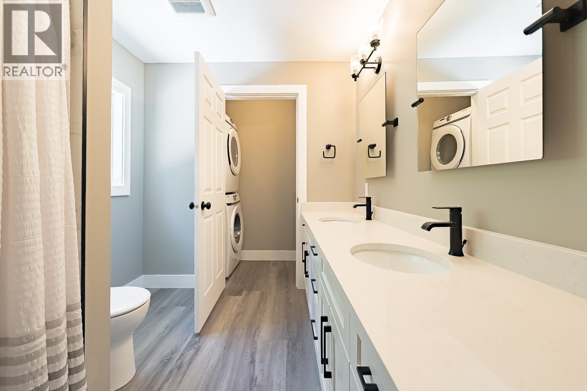 7430 Crowfoot Drive, Anglemont, British Columbia  V0E 1M8 - Photo 11 - 10366102