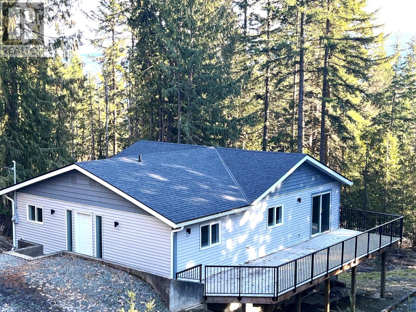 7430 Crowfoot Drive, Anglemont, British Columbia  V0E 1M8 - Photo 23 - 10366102