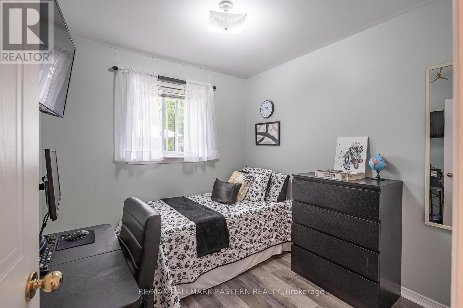 297 Towerhill Road, Peterborough North, Ontario  K9H 7N1 - Photo 11 - X12468396