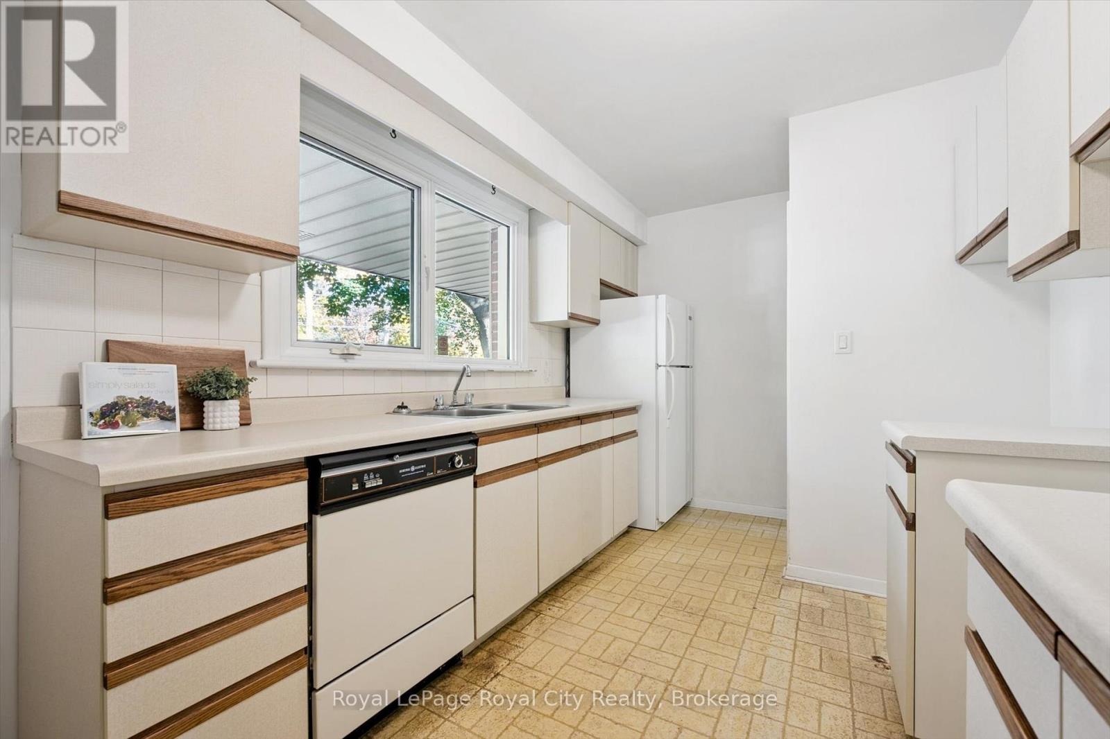 228 Water Street, Guelph (Dovercliffe Park/old University), Ontario  N1G 1B2 - Photo 17 - X12468407