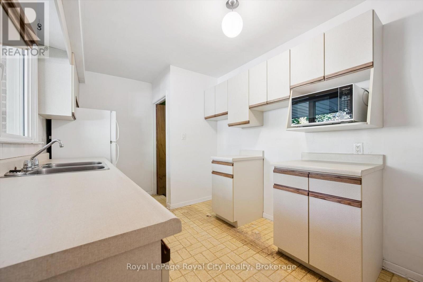 228 Water Street, Guelph (Dovercliffe Park/old University), Ontario  N1G 1B2 - Photo 18 - X12468407