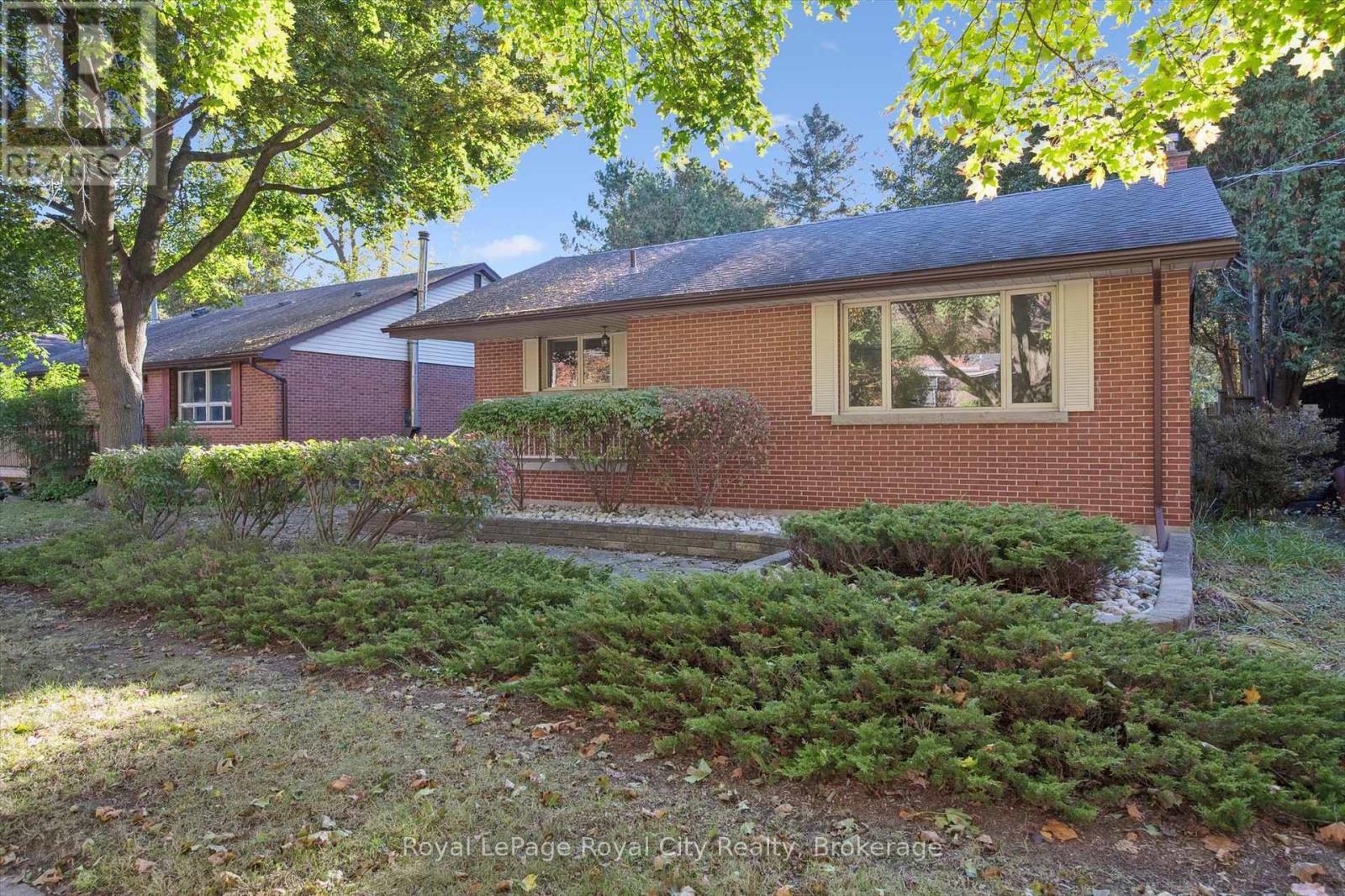 228 Water Street, Guelph (Dovercliffe Park/old University), Ontario  N1G 1B2 - Photo 5 - X12468407