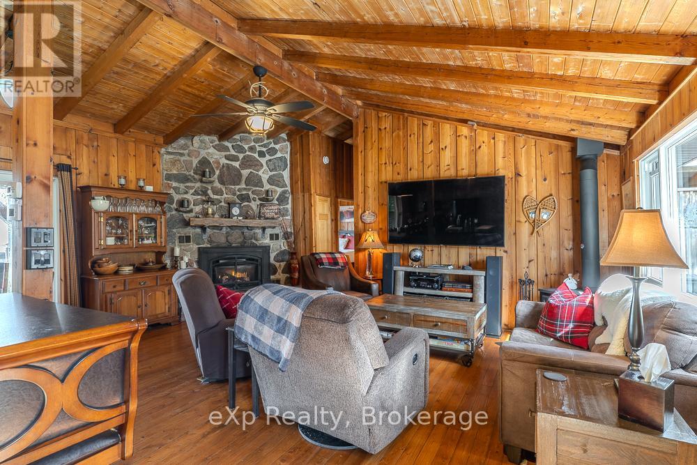 111 Wilson Drive, Georgian Bluffs, Ontario  N0H 2T0 - Photo 13 - X12468430