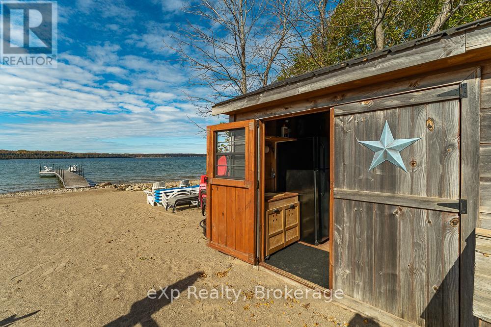 111 Wilson Drive, Georgian Bluffs, Ontario  N0H 2T0 - Photo 44 - X12468430