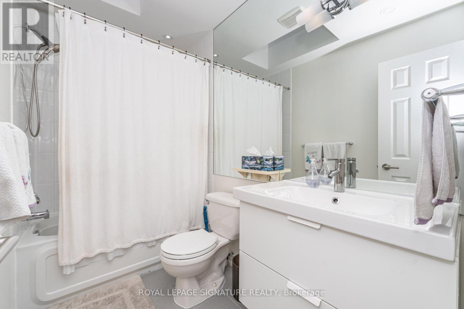 114 Fairholme Avenue, Toronto, Ontario  M6B 2W9 - Photo 33 - C12468211