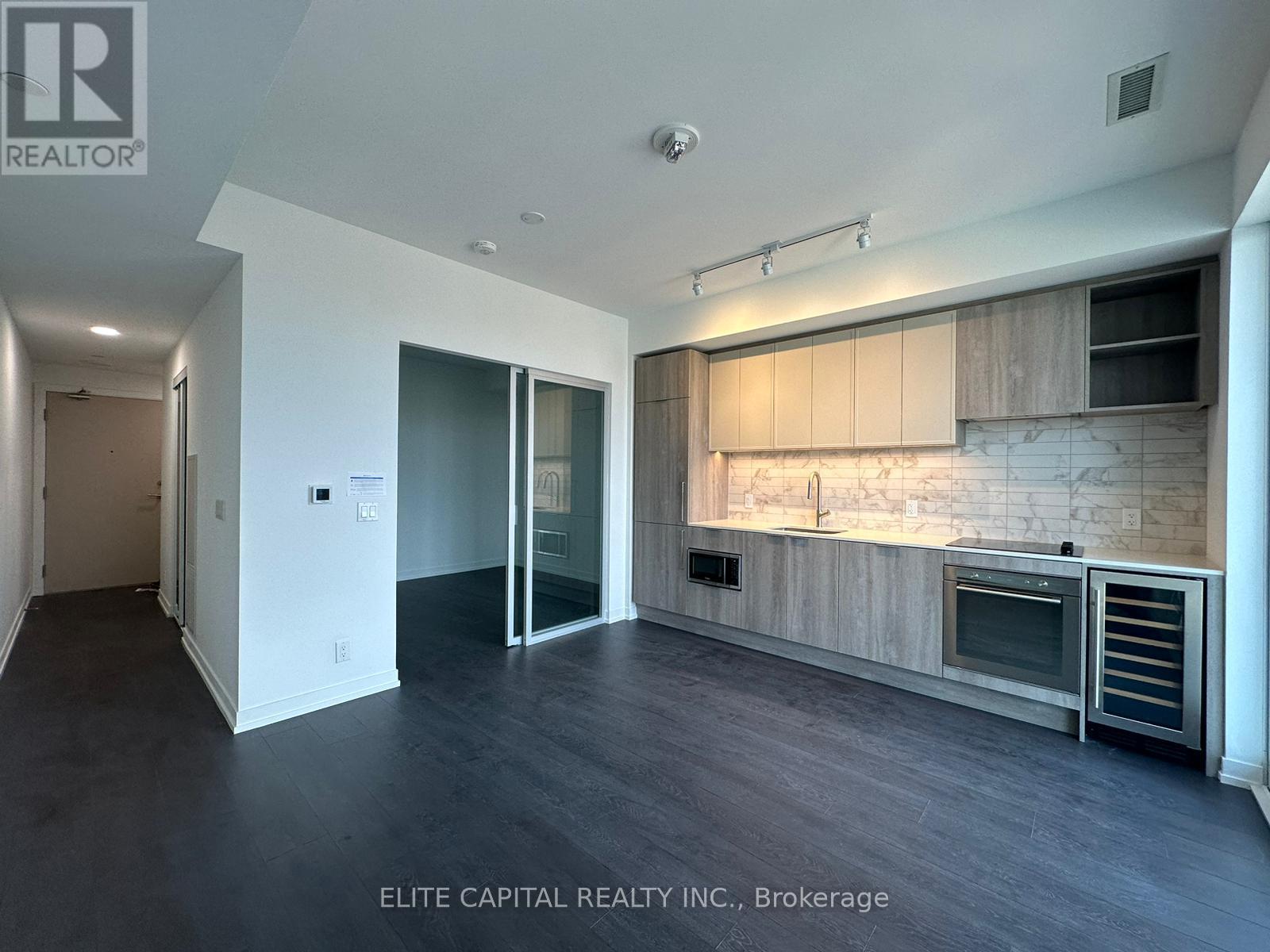1212 - 2020 Bathurst Street, Toronto, Ontario  M5P 0A6 - Photo 2 - C12468311