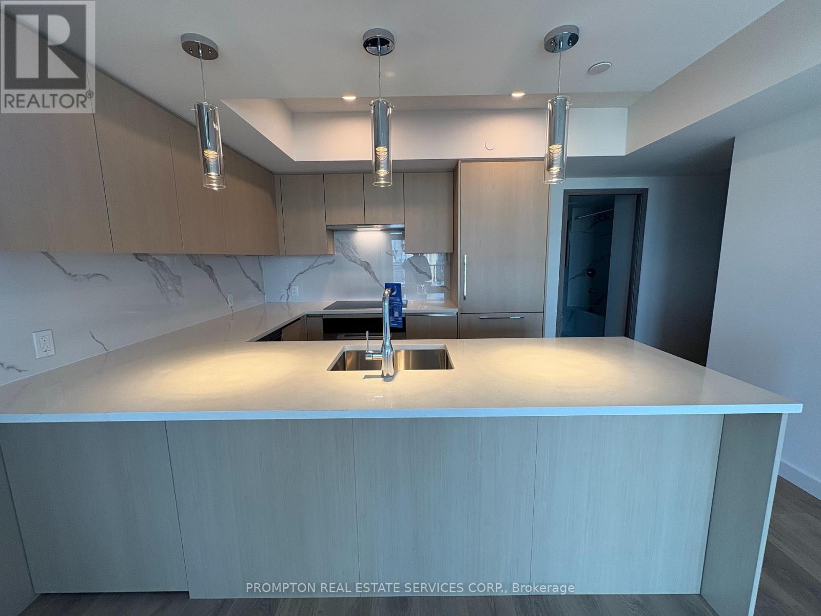 2105 - 1 Concord Cityplace Way, Toronto, Ontario  M5V 0X3 - Photo 2 - C12468337
