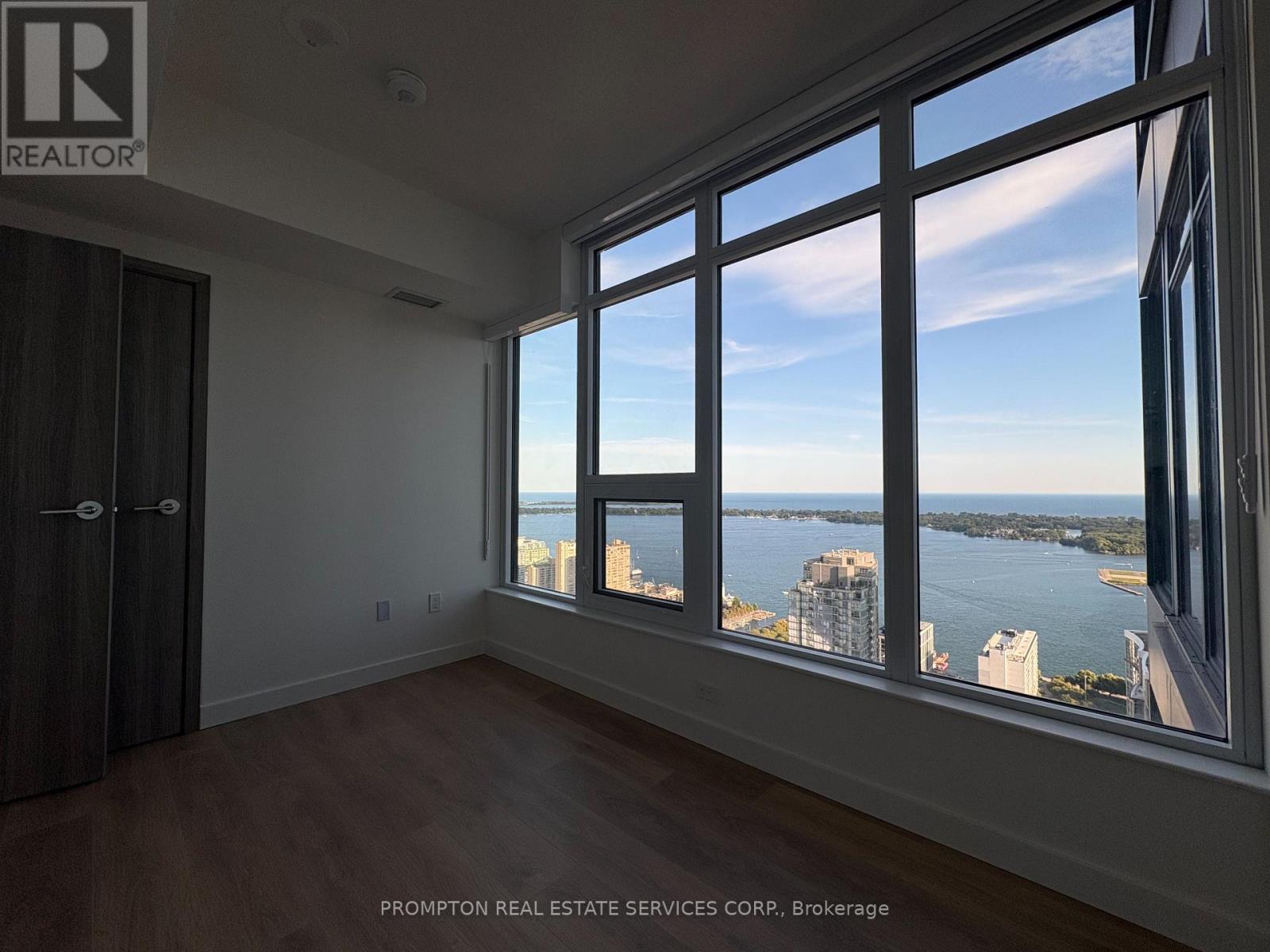 2105 - 1 Concord Cityplace Way, Toronto, Ontario  M5V 0X3 - Photo 5 - C12468337