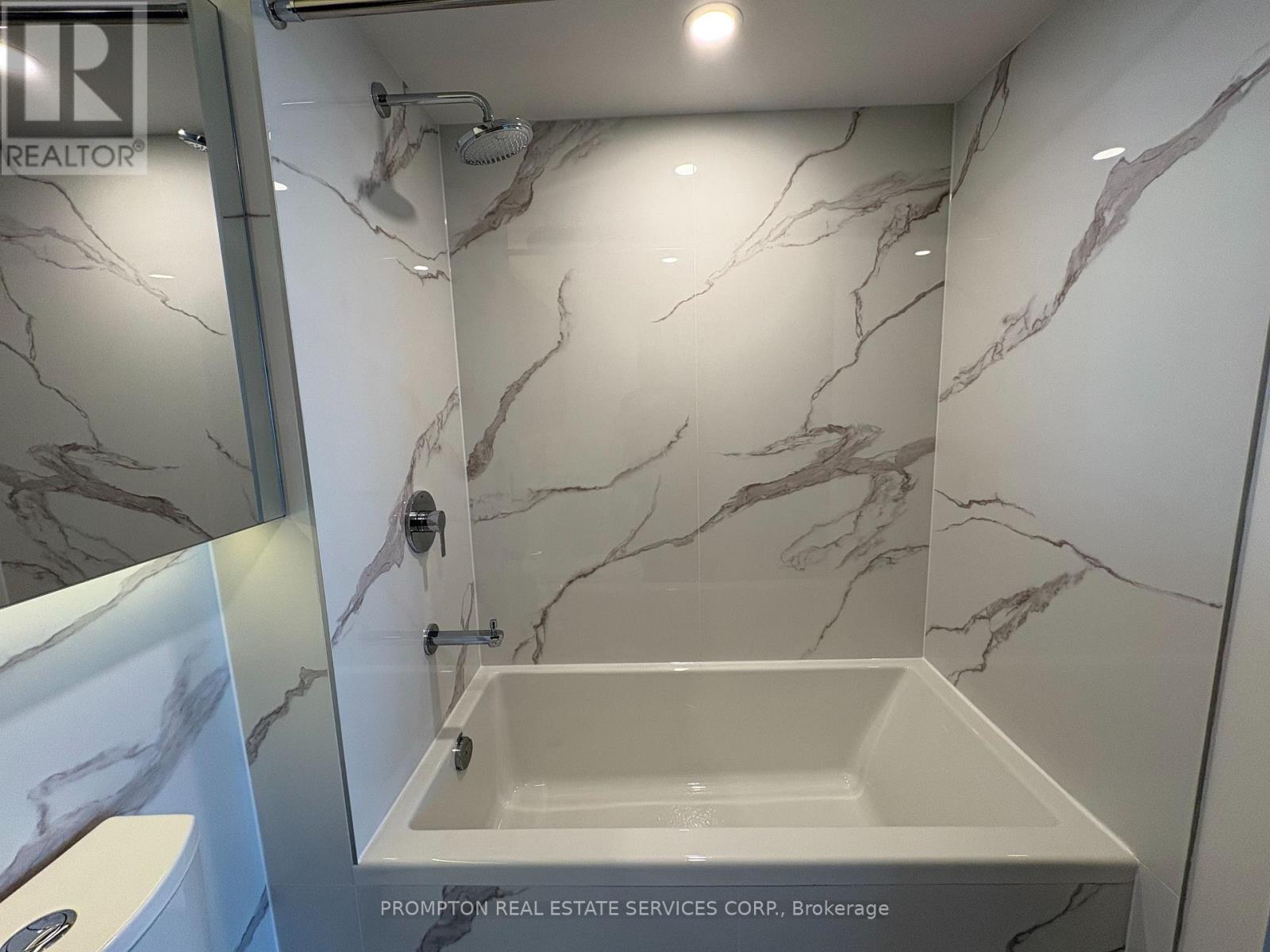 2105 - 1 Concord Cityplace Way, Toronto, Ontario  M5V 0X3 - Photo 7 - C12468337