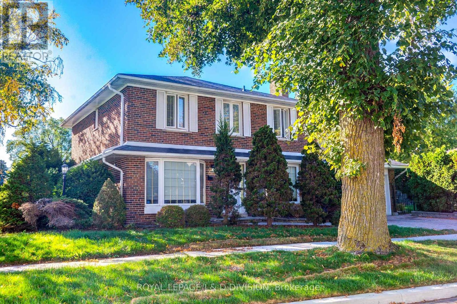 66 Brian Drive, Toronto, Ontario  M2J 3Y3 - Photo 2 - C12468344