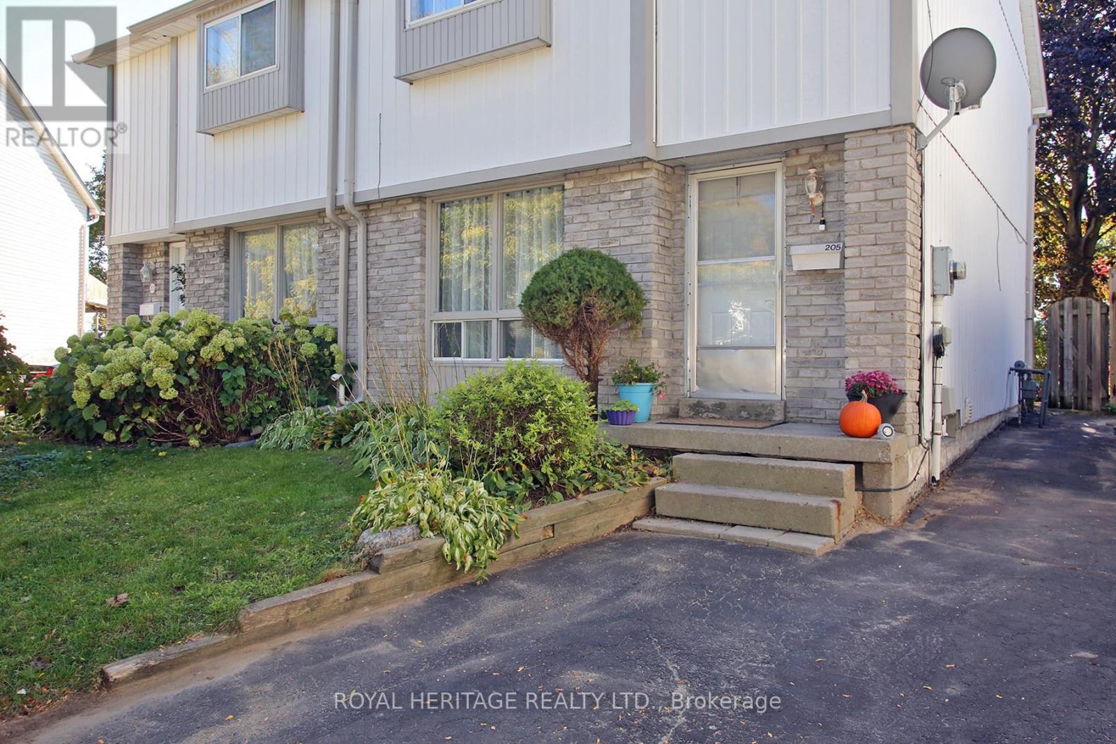 205 Northminster Court, Oshawa, Ontario  L1G 7M6 - Photo 2 - E12468197
