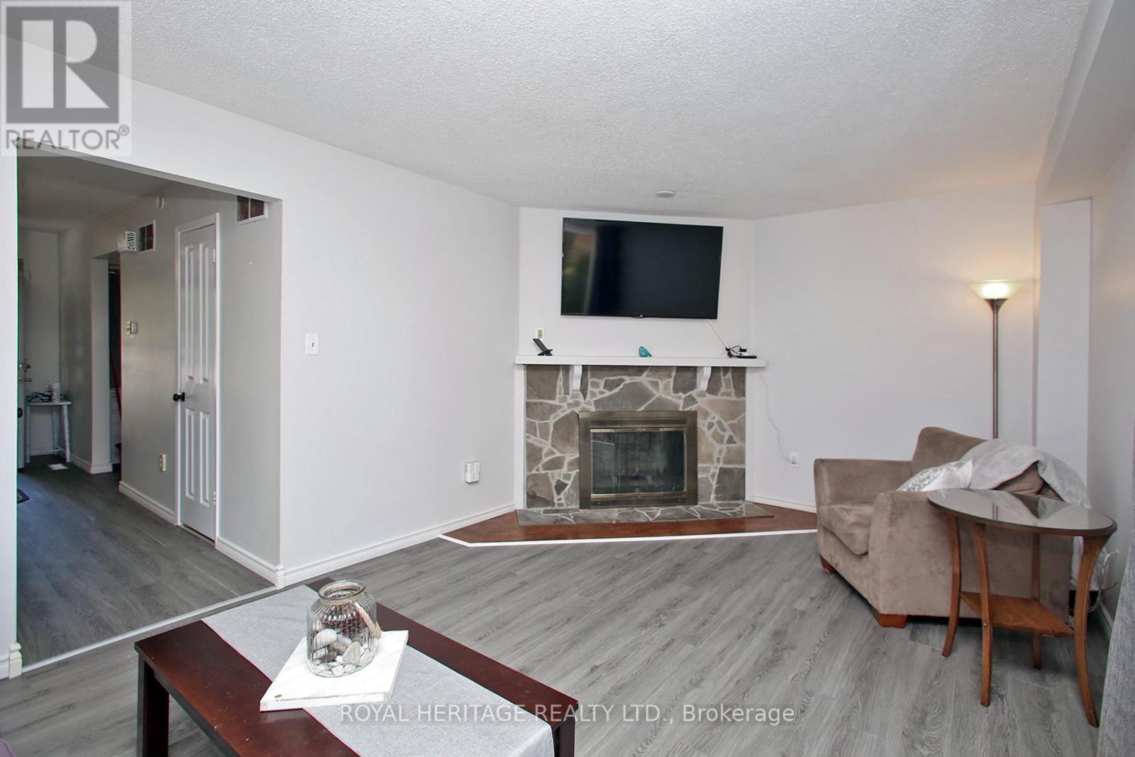 205 Northminster Court, Oshawa, Ontario  L1G 7M6 - Photo 3 - E12468197