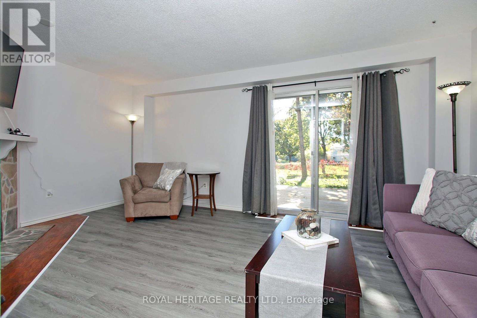 205 Northminster Court, Oshawa, Ontario  L1G 7M6 - Photo 4 - E12468197