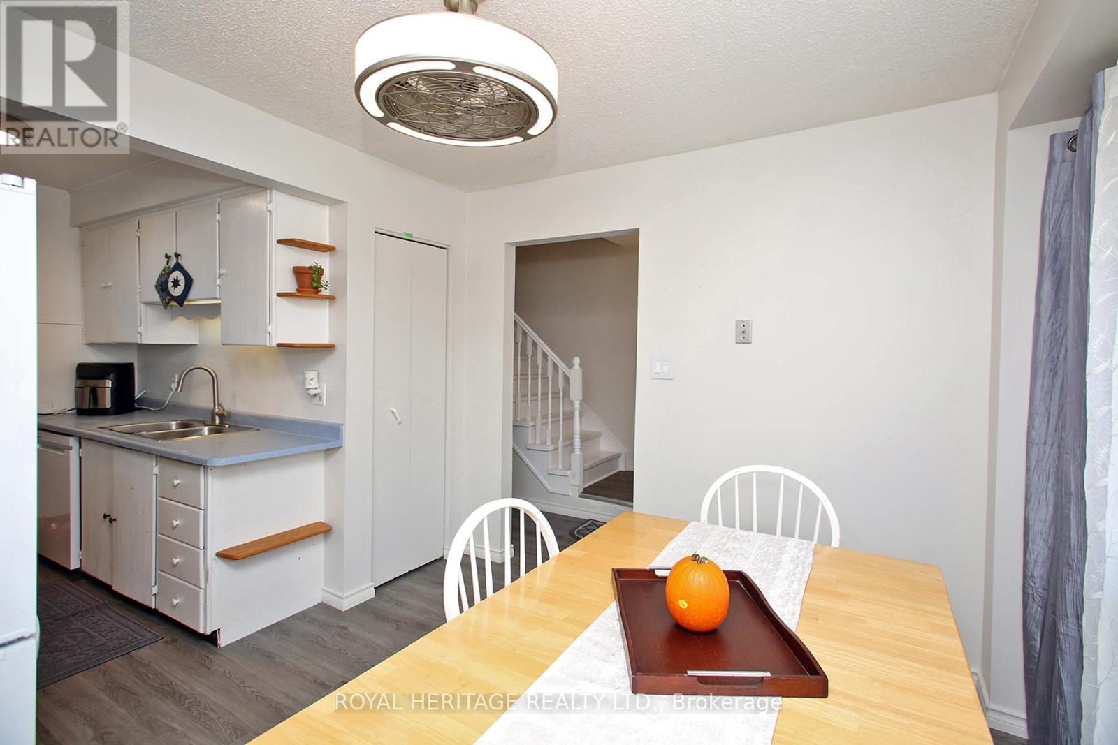 205 Northminster Court, Oshawa, Ontario  L1G 7M6 - Photo 9 - E12468197