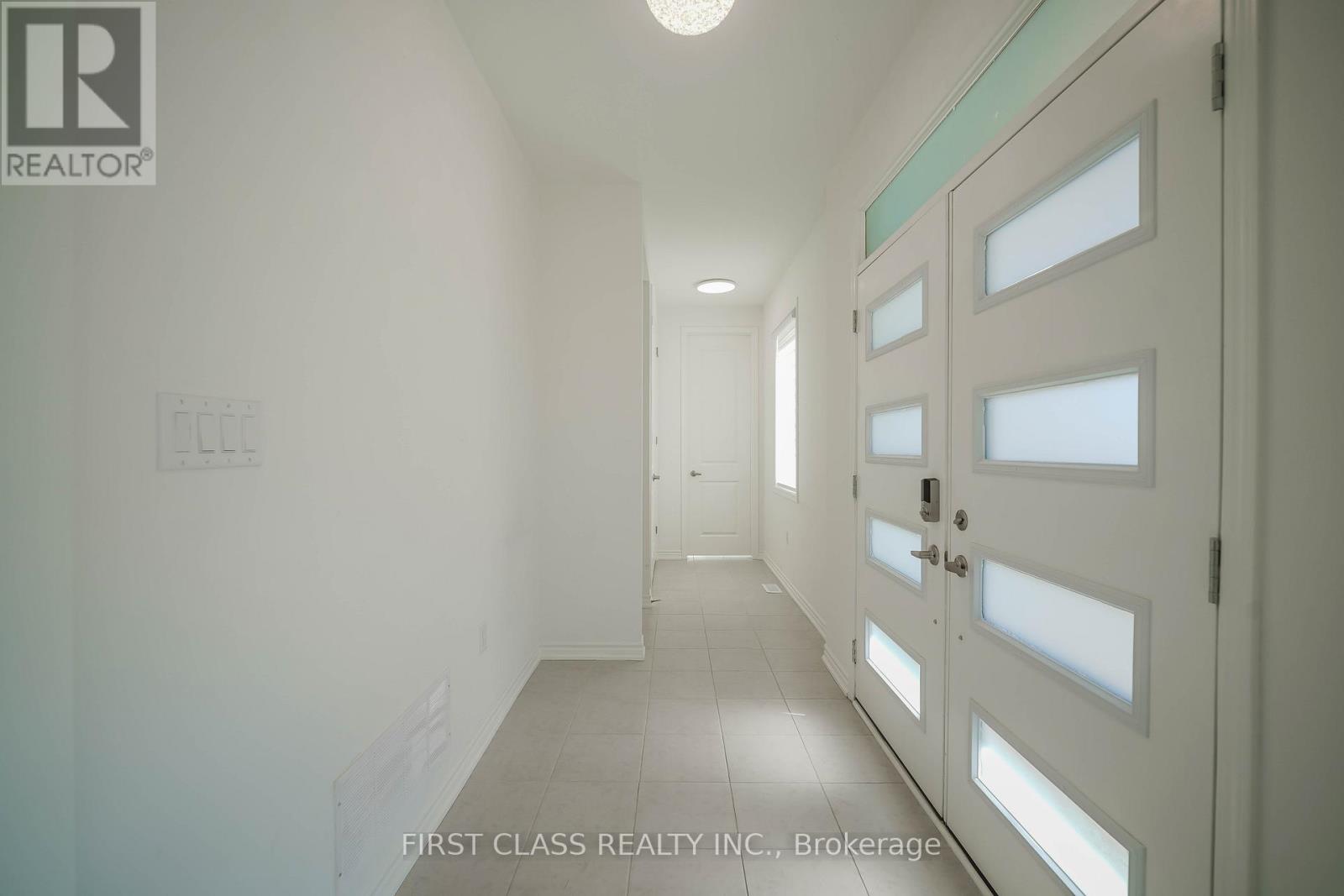 1475 Mockingbird Square, Pickering, Ontario  L1X 0N8 - Photo 3 - E12468348