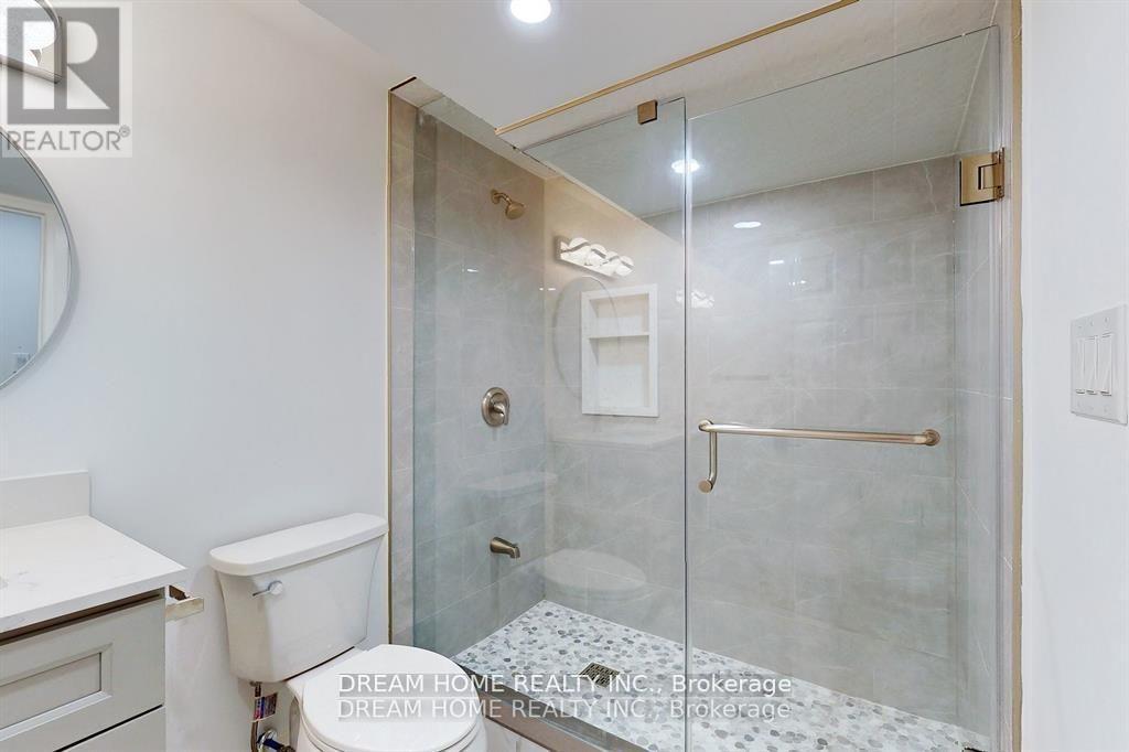 16 Bond Lake Park Street, Richmond Hill, Ontario  L4E 5C3 - Photo 6 - N12468228