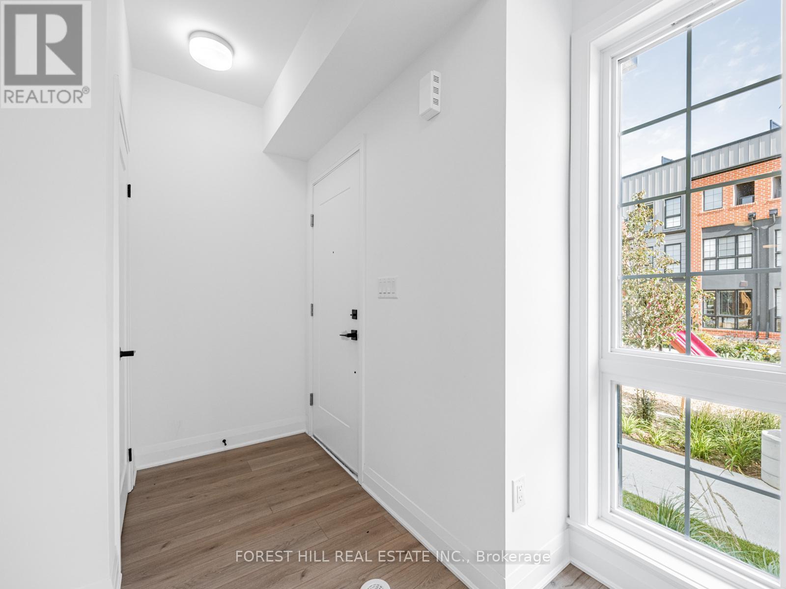 52 Burleigh Mews, Vaughan, Ontario  L4J 8A2 - Photo 4 - N12468243
