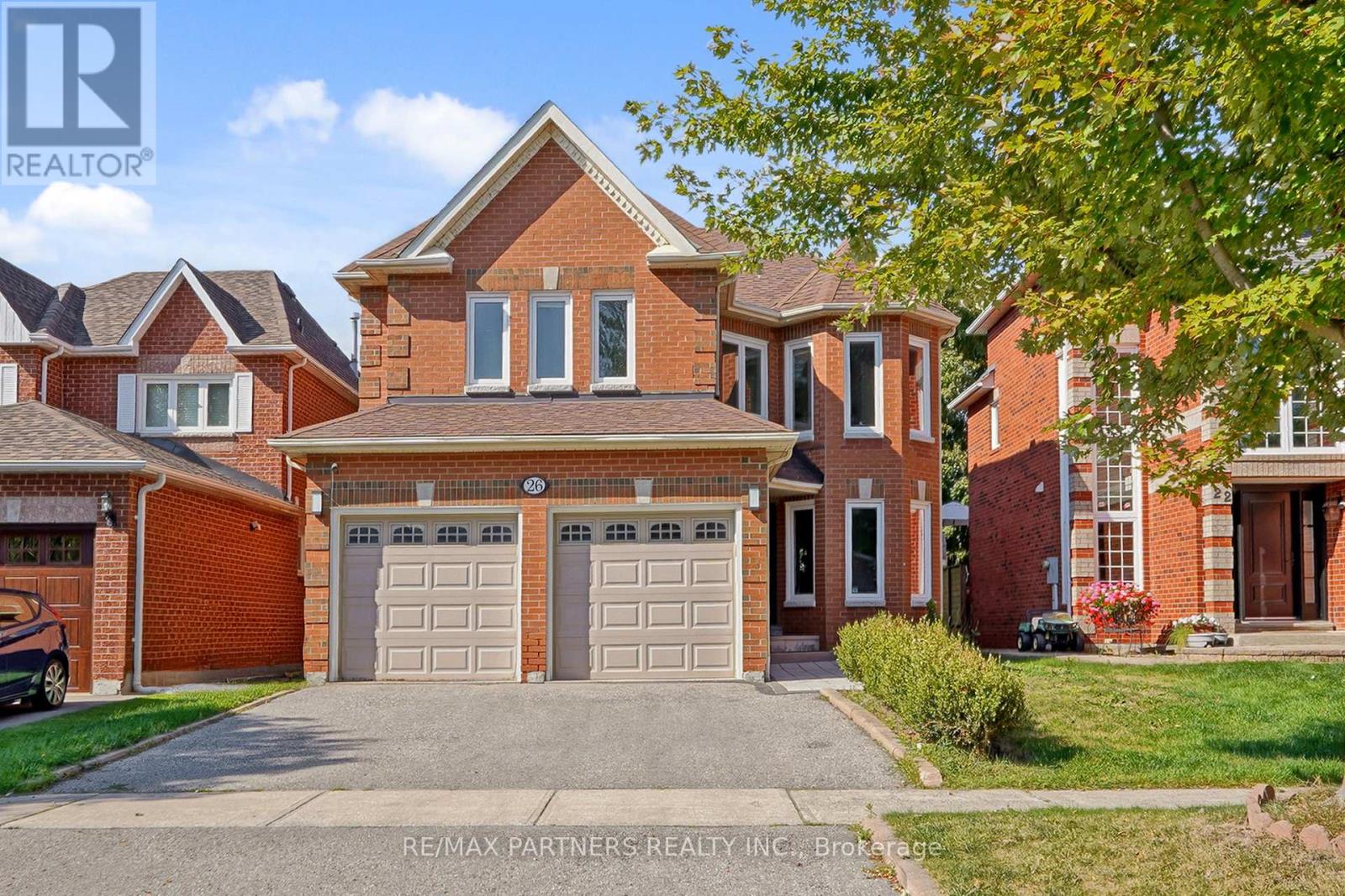 26 SANDFIELD DRIVE, Aurora, Ontario