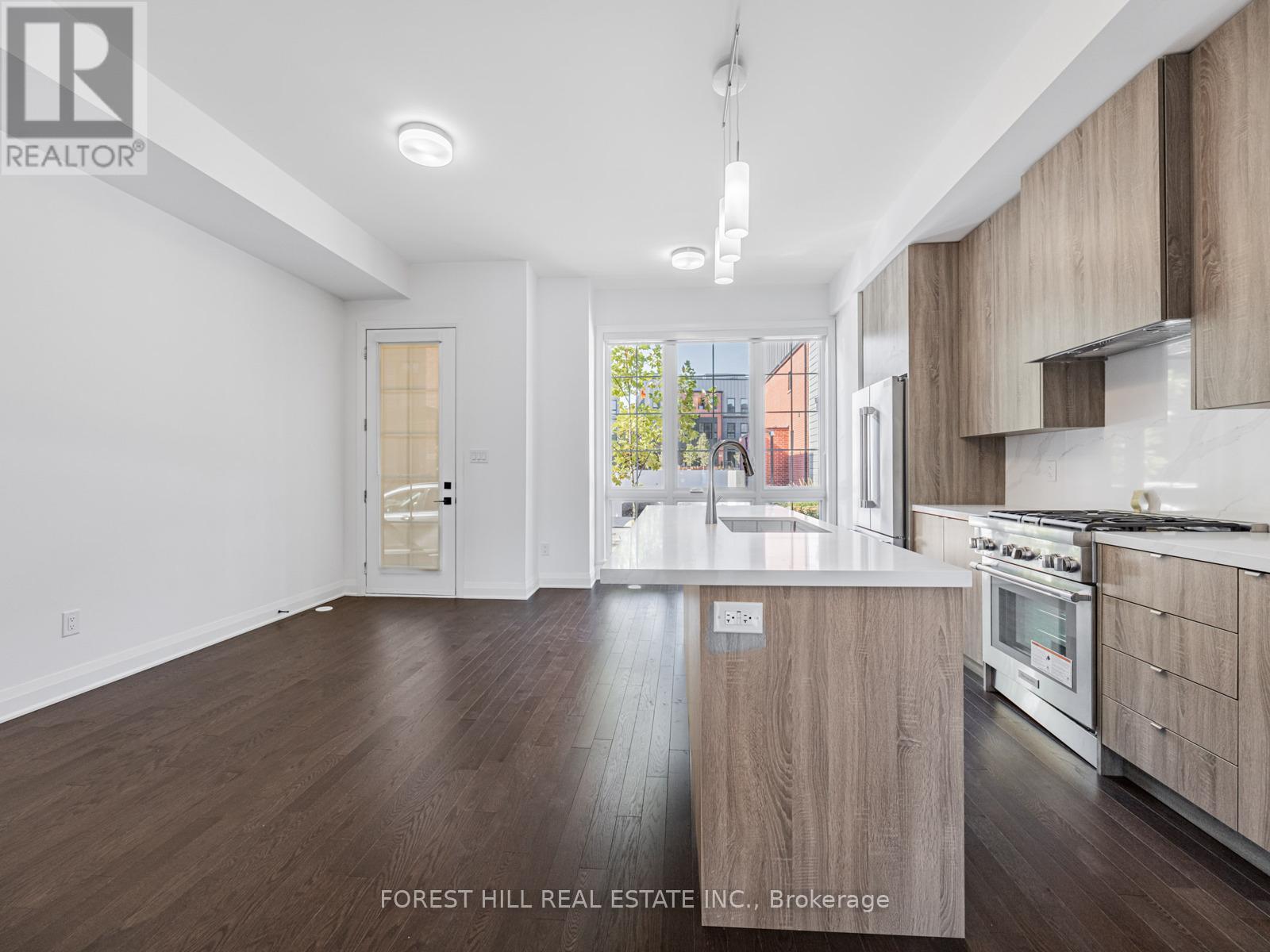 222 Atkinson Avenue, Vaughan, Ontario  L4J 4R3 - Photo 5 - N12468255