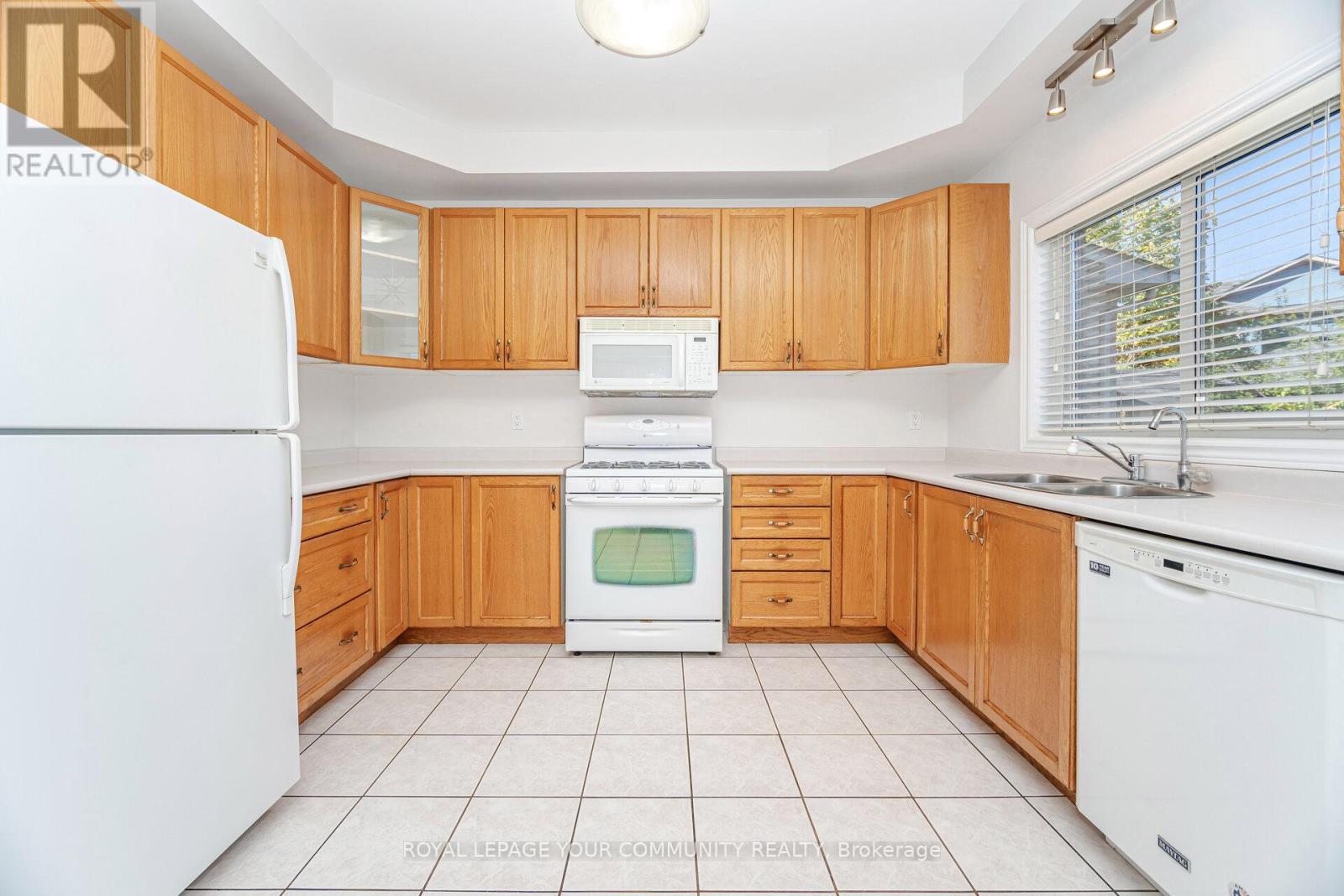 264 America Avenue, Vaughan, Ontario  L6A 3G8 - Photo 13 - N12468317
