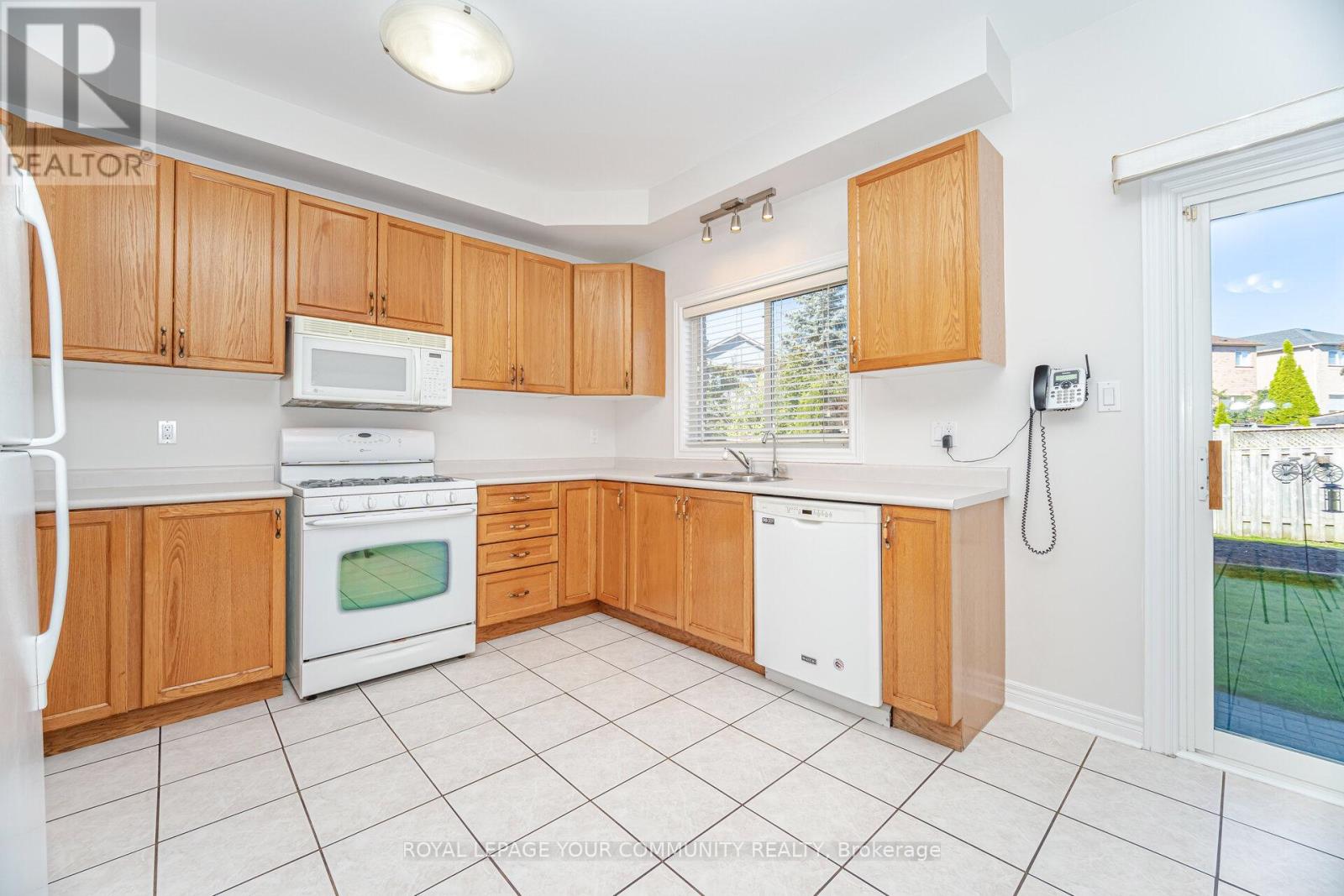 264 America Avenue, Vaughan, Ontario  L6A 3G8 - Photo 14 - N12468317