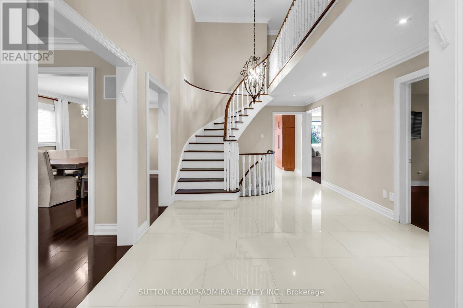 25 Grenadier Crescent, Vaughan, Ontario  L4J 7V8 - Photo 4 - N12468323