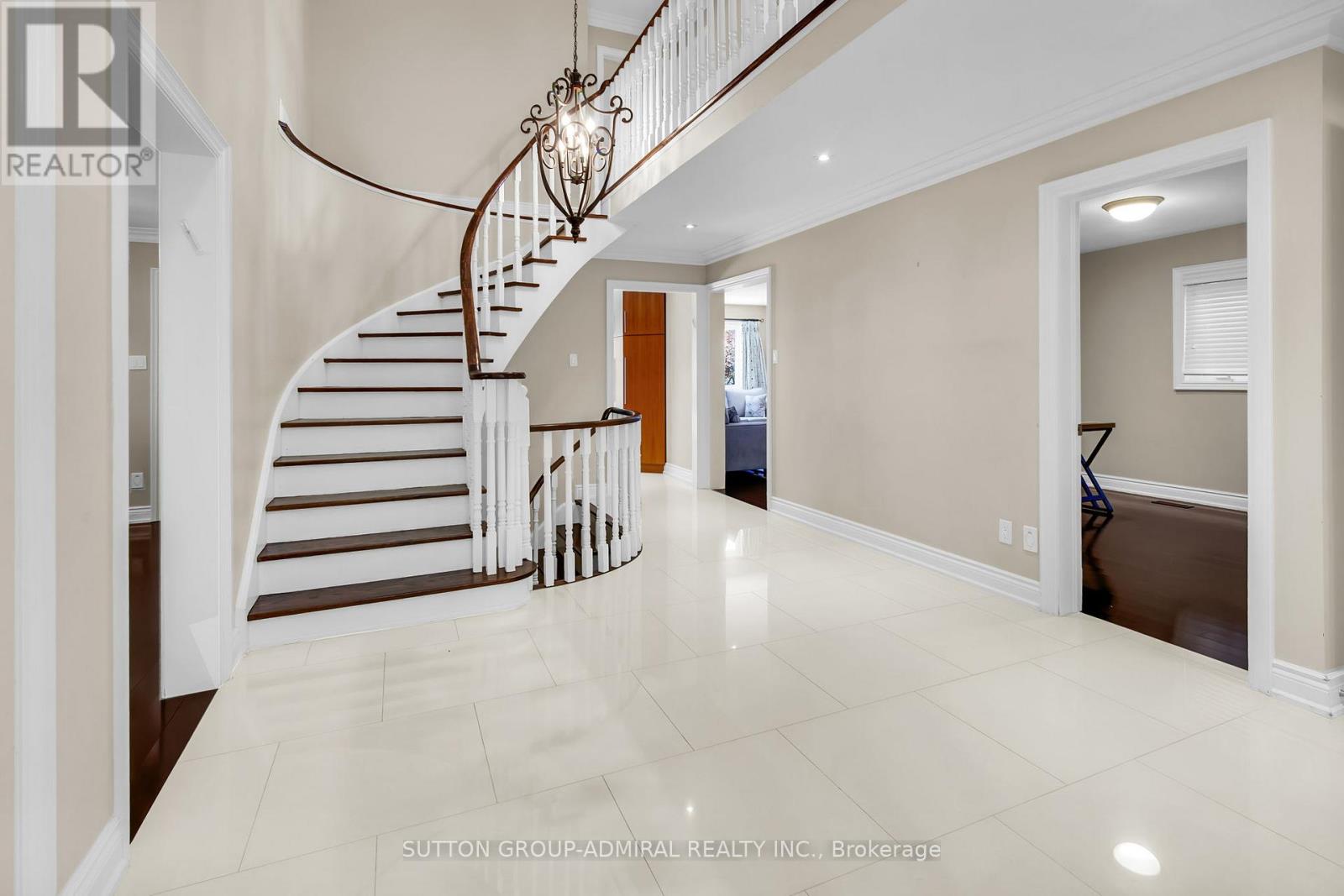25 Grenadier Crescent, Vaughan, Ontario  L4J 7V8 - Photo 5 - N12468323