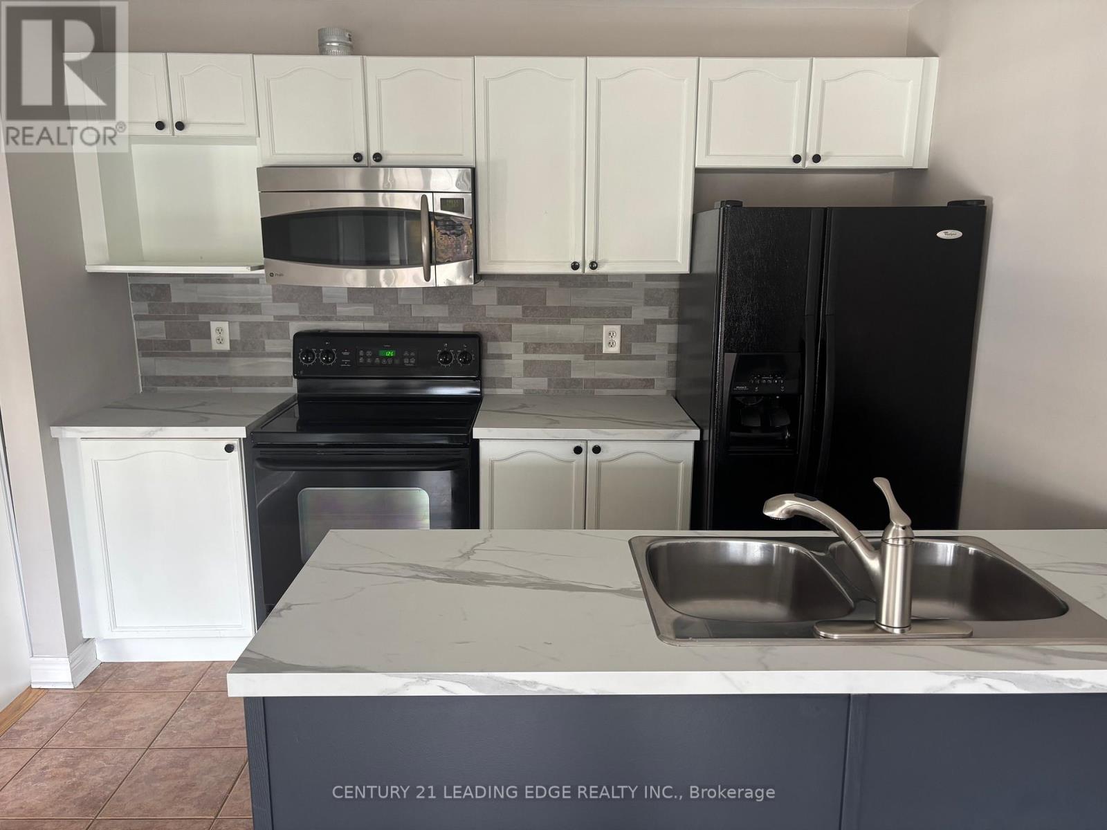 Coach - 61 Morning Dove Drive, Markham, Ontario  L6B 1L2 - Photo 10 - N12468347