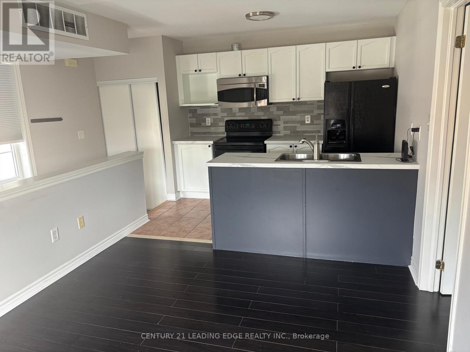 Coach - 61 Morning Dove Drive, Markham, Ontario  L6B 1L2 - Photo 3 - N12468347