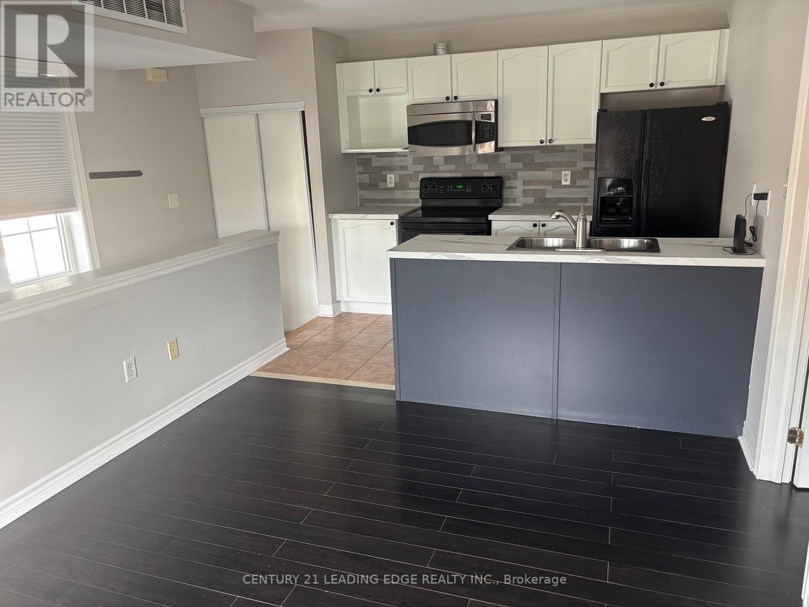 Coach - 61 Morning Dove Drive, Markham, Ontario  L6B 1L2 - Photo 4 - N12468347