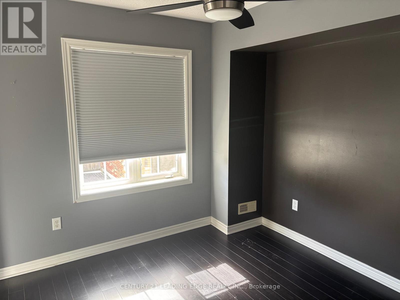 Coach - 61 Morning Dove Drive, Markham, Ontario  L6B 1L2 - Photo 5 - N12468347