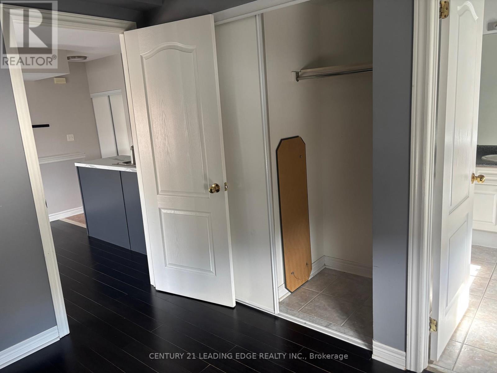 Coach - 61 Morning Dove Drive, Markham, Ontario  L6B 1L2 - Photo 6 - N12468347