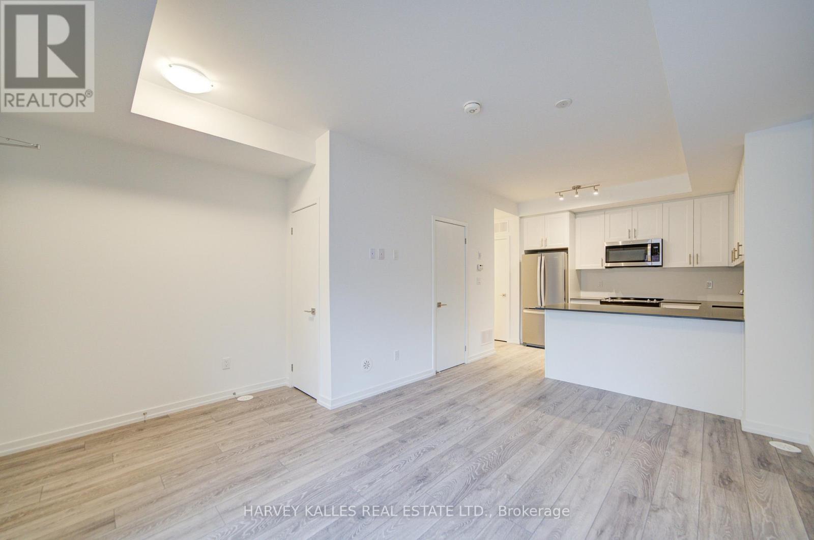 28 - 18 Lytham Green Circle, Newmarket, Ontario  L3Y 0H4 - Photo 10 - N12468363